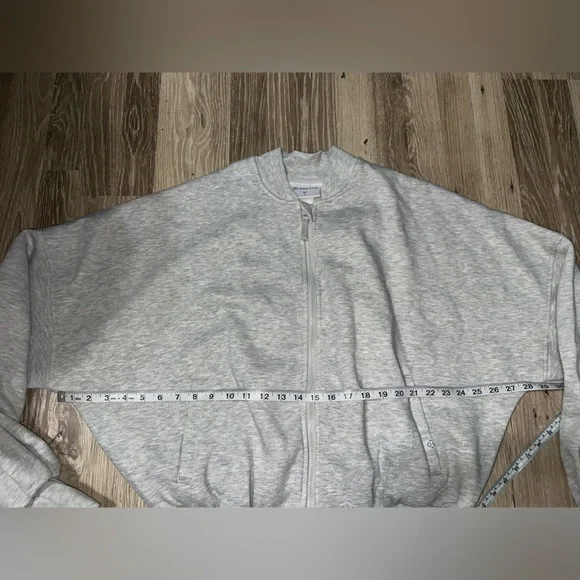Blogilates Gray Full Zip Up Medium - Picture 3 of 7